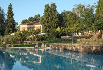 Monaci delle Terre Nere has rooms with a private hot tub