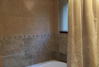 Encanto del Rio has rooms with a private hot tub