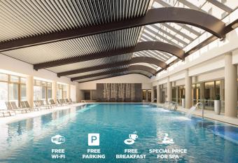 Ramada by Wyndham Bucharest Parc Hotel allows 18 year olds to book a room