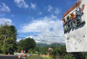 Doray Motel Lake George has Balcony rooms