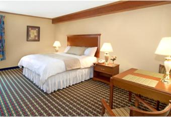 Best Western Fort Washington Inn has rooms with a private hot tub