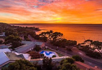 Mercure Kangaroo Island Lodge allows 18 year olds to book a room
