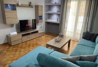 Liby s Luxury Apartmemt has Balcony rooms