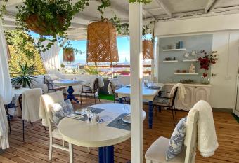 Casa Doramas B&B VV allows 18 year olds to book a room