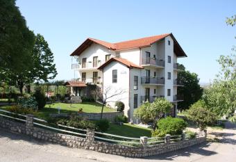Villa Meca has Balcony rooms