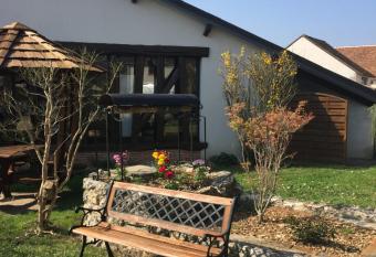 Hotel de la Bonnheure has Balcony rooms
