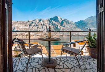 Apartments Markovi   has Balcony rooms