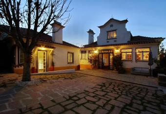 Villa das Rosas has Balcony rooms