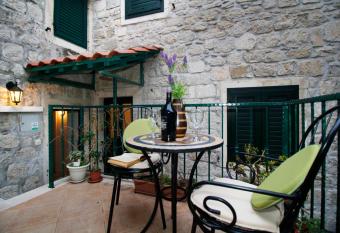 Apartments Caralipeo allows 18 year olds to book a room