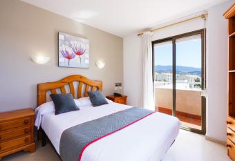 Hotel Costa Andaluza allows 18 year olds to book a room
