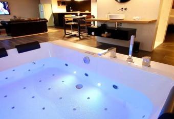 Oduo Nature has rooms with a private hot tub