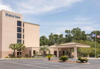 La Quinta Inn & Suites by Wyndham Myrtle Beach has Smoking rooms
