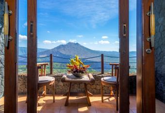 Lakeview Hotel & Restaurant has Balcony rooms