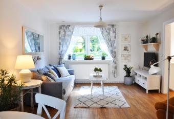 Vintage apartments allows 18 year olds to book a room