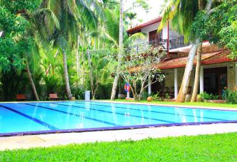 Villa 45 - Balapitiya has Balcony rooms