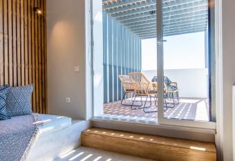 Onar Hotel & Suites allows 18 year olds to book a room