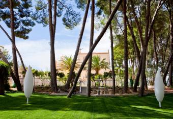 Casa de La Campana allows 18 year olds to book a room