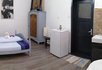 Urbino Casa has Balcony rooms