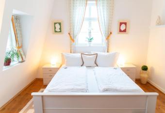 Appartementhaus am Schloss has Balcony rooms