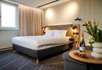 Holiday Inn The Hague - Voorburg, an IHG Hotel allows 18 year olds to book a room