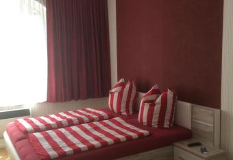 Eisenach - Apartments allows 18 year olds to book a room