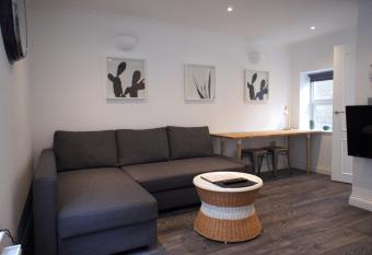 Redchurch House has Balcony rooms