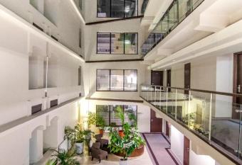 Hotel Pietroasa has Balcony rooms