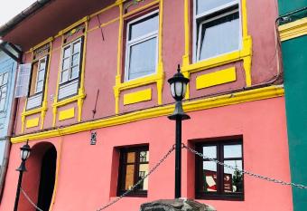 V. Apartment allows 18 year olds to book a room