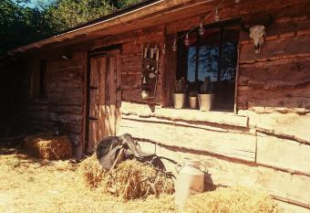 La Cabane Aux Loups has Balcony rooms