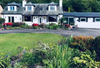 Hillview Guest House allows 18 year olds to book a room