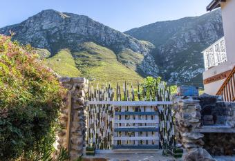 The Trailhouse has Balcony rooms
