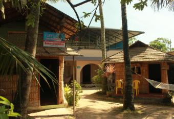 Elara Beach View HomeStay has Balcony rooms