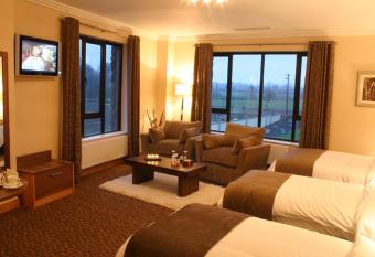 Amber Springs Hotel has rooms with a private hot tub