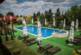 Hotel Mondial - Baia allows 18 year olds to book a room