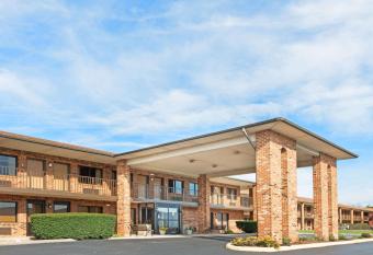 Days Inn by Wyndham New Market/I-81 has Smoking/Balcony rooms