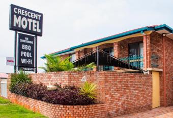 Crescent Motel Taree allows 18 year olds to book a room