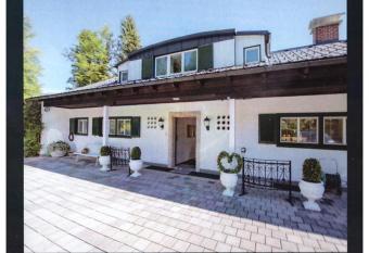 Villa Romy allows 18 year olds to book a room