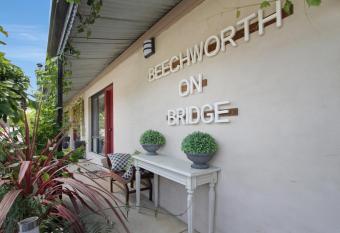 Beechworth On Bridge Motel has Balcony rooms