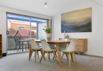 Sullivans Cove Apartments has Balcony rooms