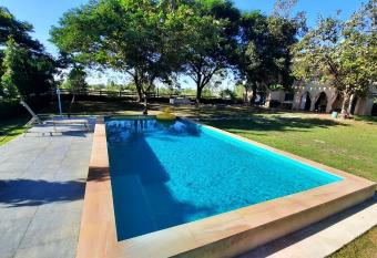 Kampu Nature Pool Villa Rayong allows 18 year olds to book a room