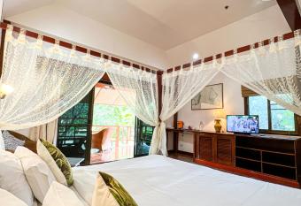 Cruiser Island Resort has Balcony rooms