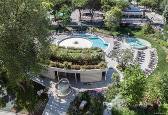 Residence Serenissima allows 18 year olds to book a room