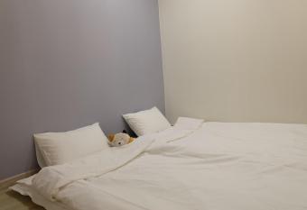 Hostel Espace allows 18 year olds to book a room