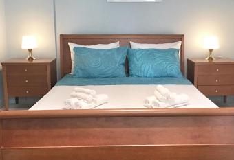 Renovated apt 100m from beach WiFi AC has Balcony rooms