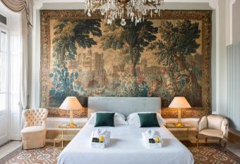 Vittoria - house of charme allows 18 year olds to book a room