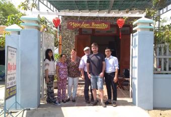 Ngoc Lan Homestay has Balcony rooms