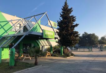 Lemon H  tel Avignon Rochefort allows 18 year olds to book a room