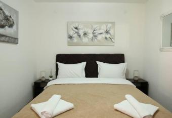 Apartments & Dream Rooms has Smoking/Balcony rooms