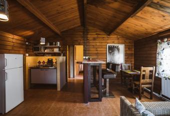 Fuente del Lobo Glamping & Bungalows - Adults Only allows 18 year olds to book a room