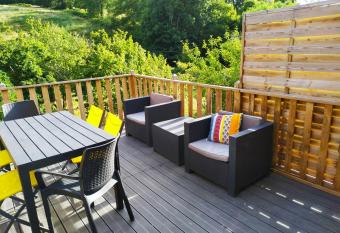 CAP NATURE Le Chalet -horaires adaptables- Id  al PROS et GROUPES has Balcony rooms